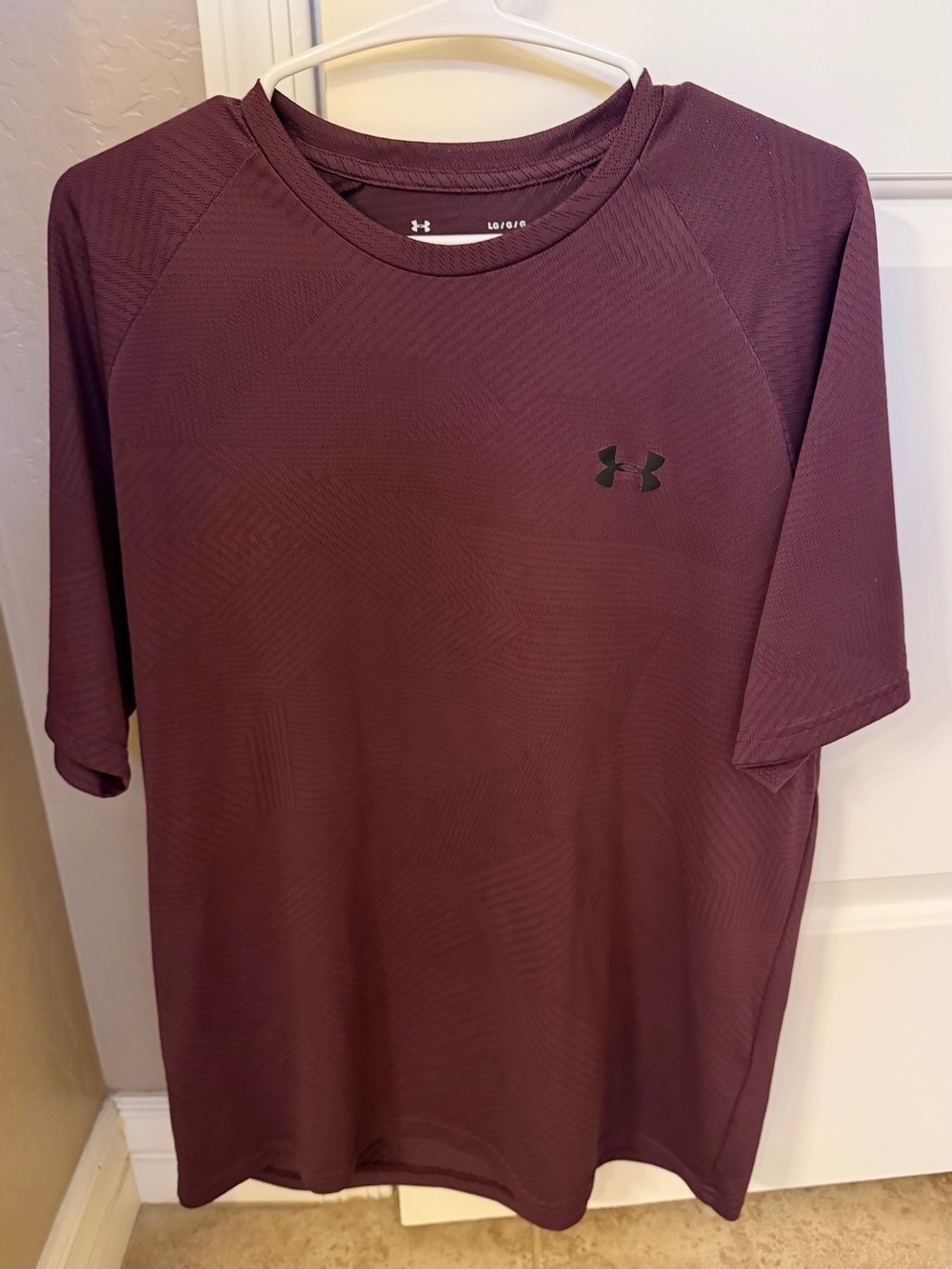 Under Armour Men's Short Sleeve Performance Tee in Burgundy